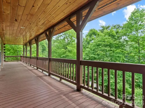 439 Upper Pig Pen RD, Green Mountain, NC 28740