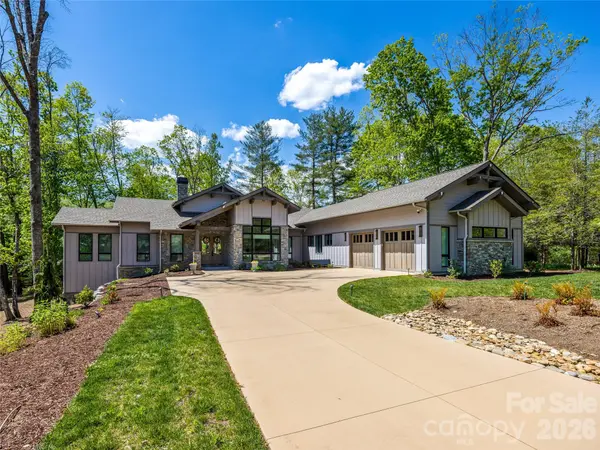 17 Nestlewood DR, Arden, NC 28704