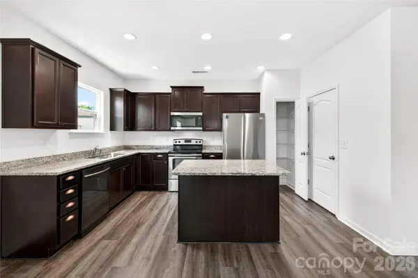 9013 Magnolia Lily AVE, Charlotte, NC 28227