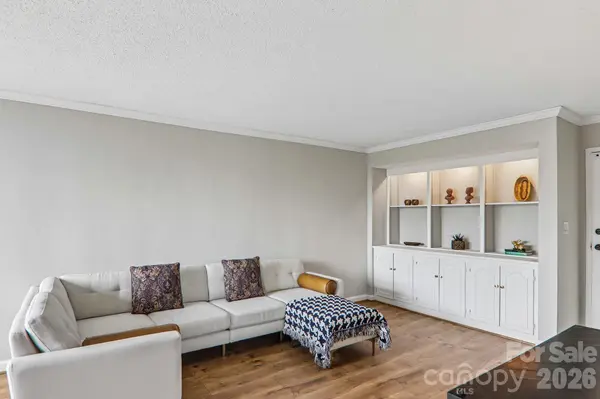 647 Town Mountain RD #212, Asheville, NC 28804