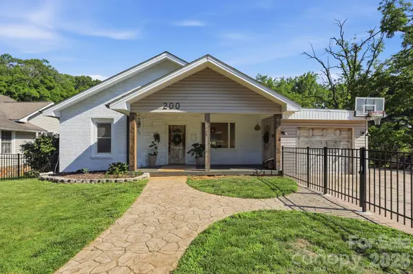 200 Feimster ST, Statesville, NC 28677