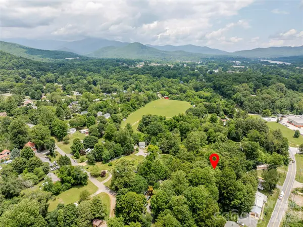 100 Stonewall AVE, Swannanoa, NC 28778