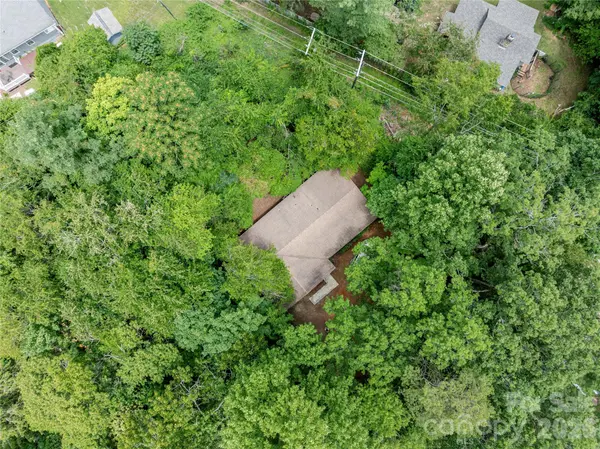 100 Stonewall AVE, Swannanoa, NC 28778