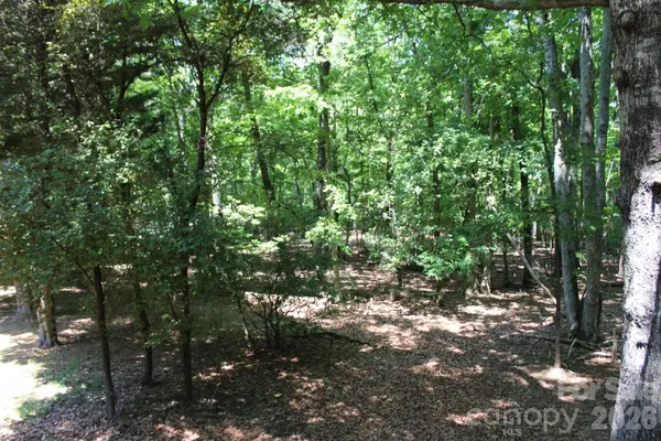 30 Oak LN, Columbus, NC 28722