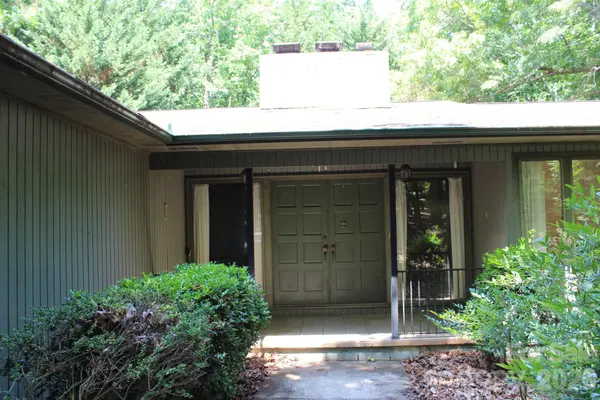 30 Oak LN, Columbus, NC 28722