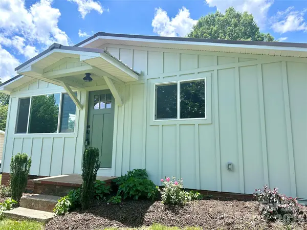 908 E 1st ST, Newton, NC 28658
