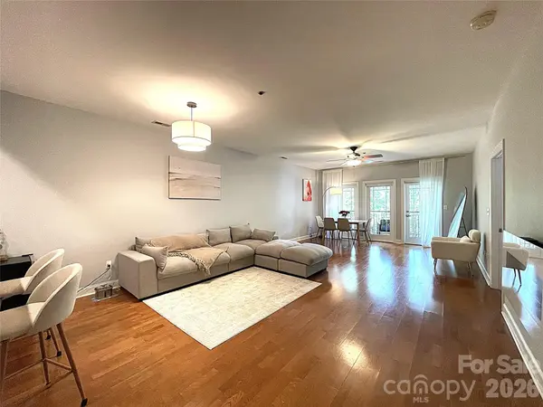 475 S Church ST #H, Hendersonville, NC 28792