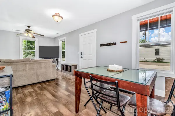 43 Pelzer ST, Asheville, NC 28804