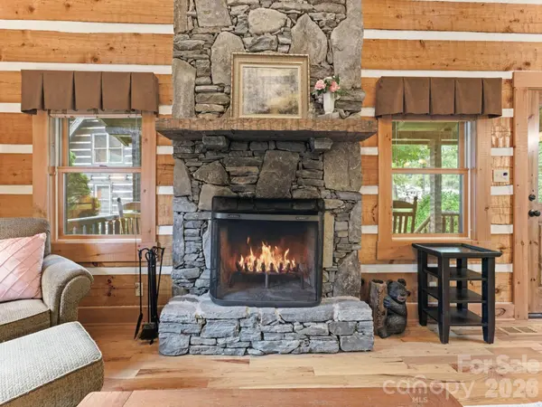 18 Rachels CIR, Maggie Valley, NC 28751