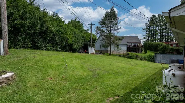 35 Glendale DR, Spruce Pine, NC 28777