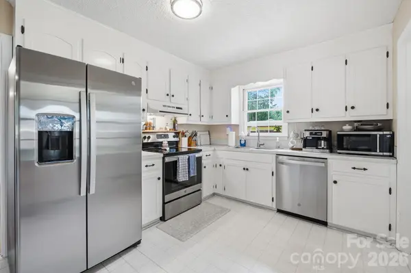 1204 Crowders Mountain RD, Bessemer City, NC 28016