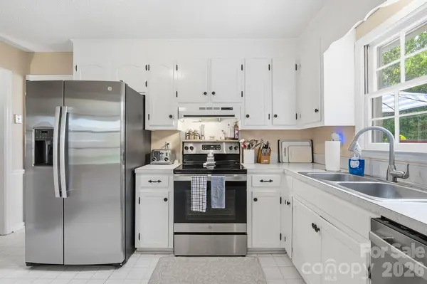 1204 Crowders Mountain RD, Bessemer City, NC 28016