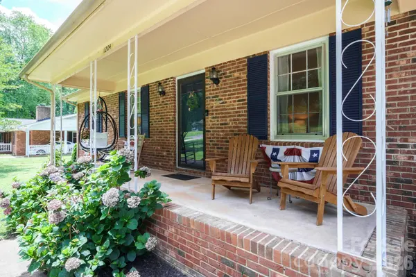 1204 Crowders Mountain RD, Bessemer City, NC 28016