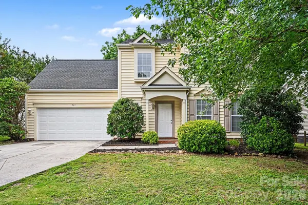 221 Aylesbury LN, Indian Trail, NC 28079