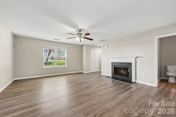 8621 Berrybrook LN, Charlotte, NC 28269