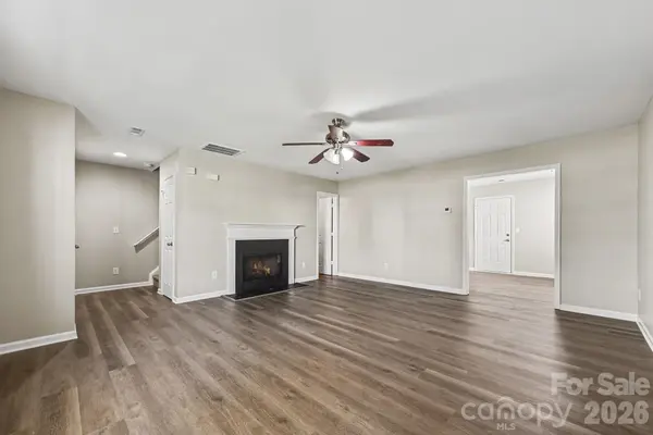 8621 Berrybrook LN, Charlotte, NC 28269