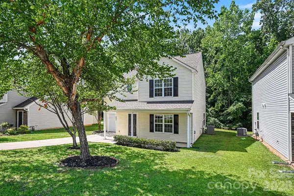 8621 Berrybrook LN, Charlotte, NC 28269