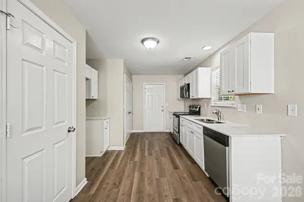 8621 Berrybrook LN, Charlotte, NC 28269