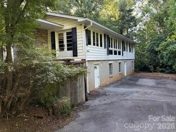 255 Glengarnock RD, Tryon, NC 28782