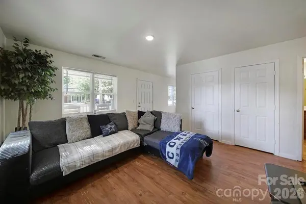 362 Sharpe ST, Mooresville, NC 28115