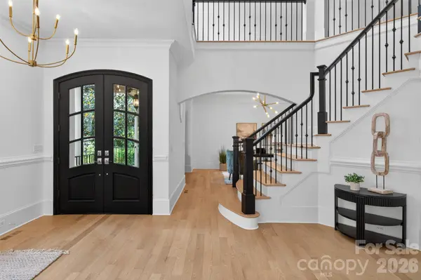 2132 Foxcroft Woods LN, Charlotte, NC 28211