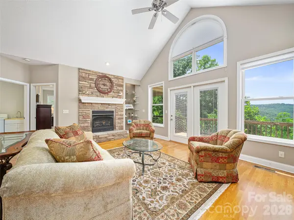 67 Ashefield CT, Hendersonville, NC 28791