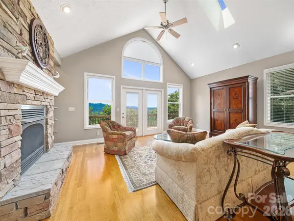 67 Ashefield CT, Hendersonville, NC 28791