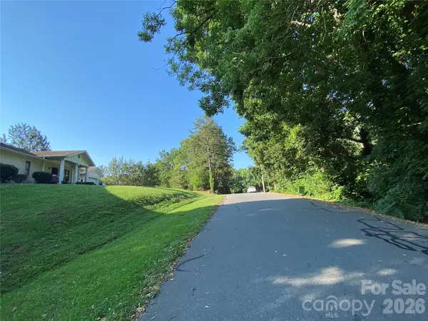 142 Paddington DR SW, Concord, NC 28025