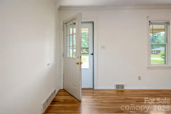 52 Blake DR, Arden, NC 28704