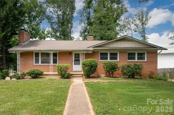 52 Blake DR, Arden, NC 28704