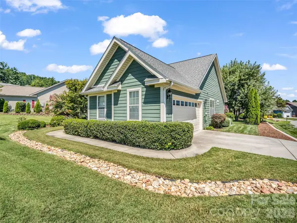 17 Black Iron LN, Hendersonville, NC 28792