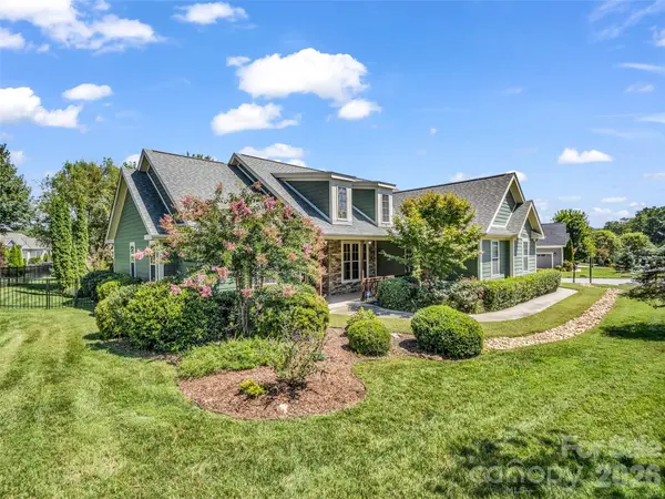 17 Black Iron LN, Hendersonville, NC 28792