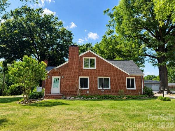 307 E 2nd ST, Oakboro, NC 28129