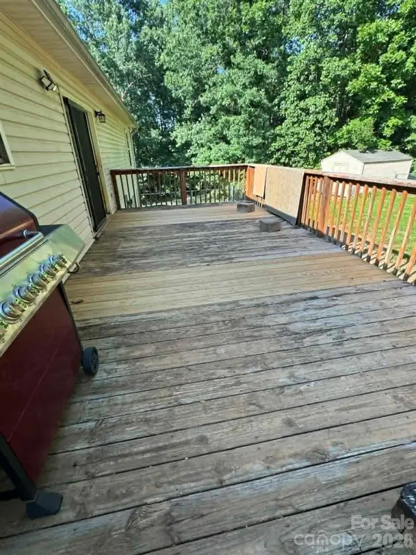 2588 Knight DR, Lenoir, NC 28645