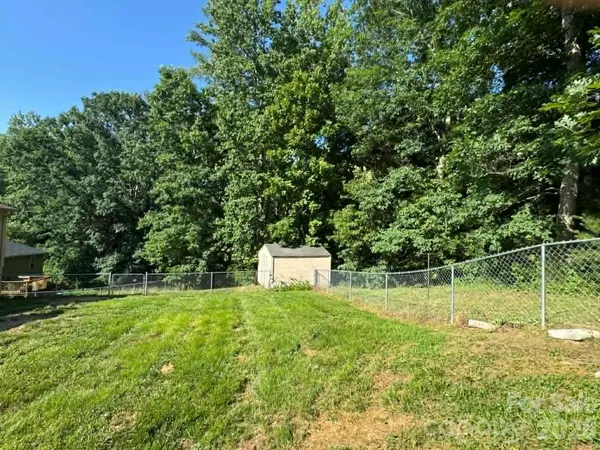 2588 Knight DR, Lenoir, NC 28645