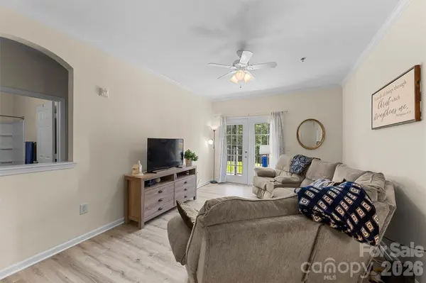 100 Vista Lake DR #3, Candler, NC 28715