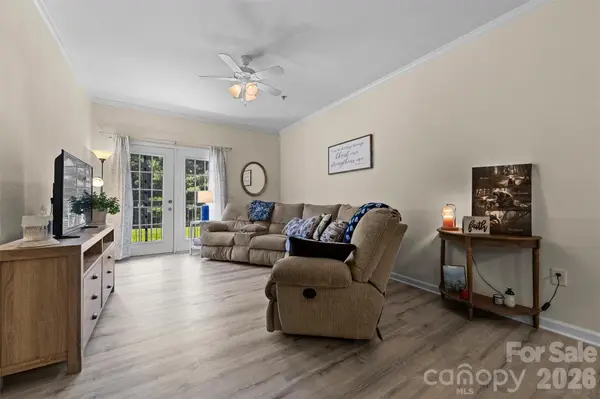 100 Vista Lake DR #3, Candler, NC 28715