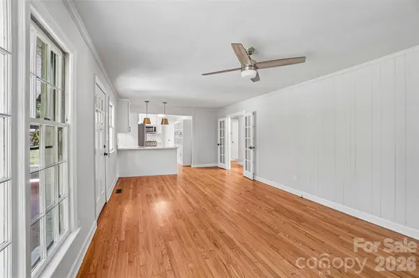 28 Ridgefield PL, Asheville, NC 28803