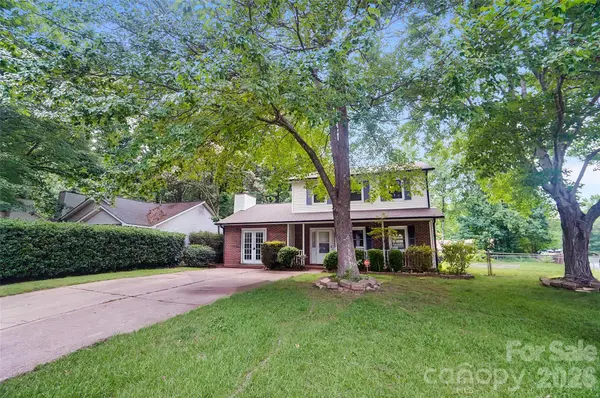 900 Highland Mist LN, Charlotte, NC 28215