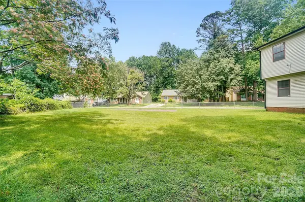 900 Highland Mist LN, Charlotte, NC 28215