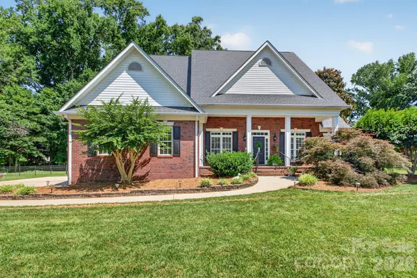 932 Gristmill DR, Rock Hill, SC 29732