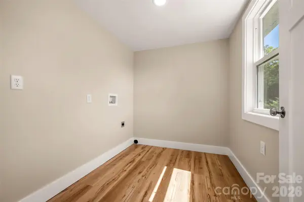323 Stepp AVE, Hendersonville, NC 28739