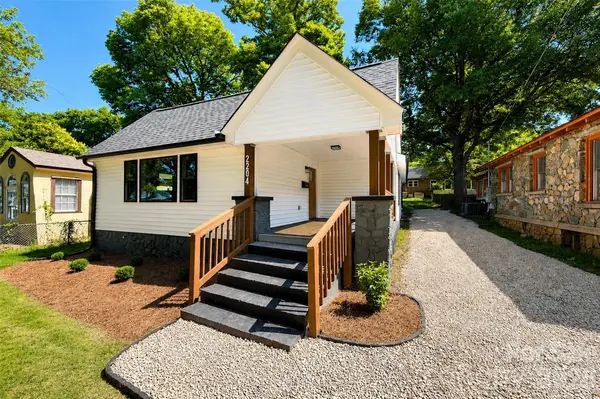 2204 Rozzelles Ferry RD, Charlotte, NC 28208