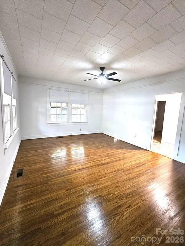 1129 W 5th AVE, Gastonia, NC 28052