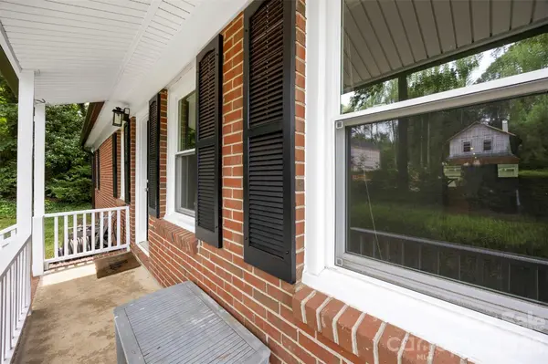611 W Lewis ST, Dallas, NC 28034