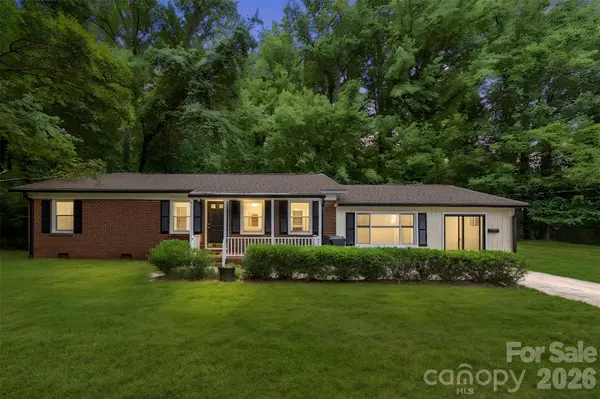 611 W Lewis ST, Dallas, NC 28034