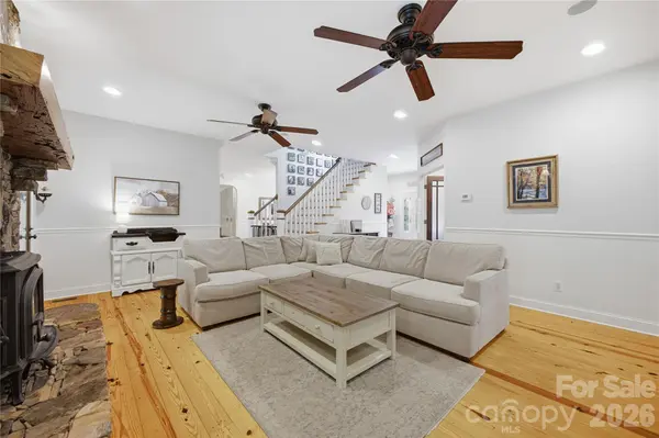 227 Black Bear CV, Clyde, NC 28721