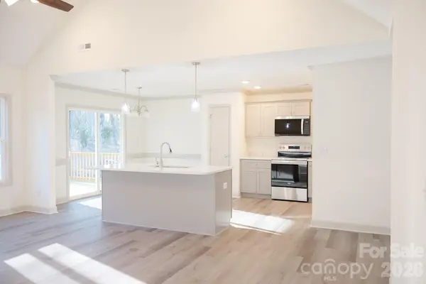 1262 Rainbow CIR, Catawba, SC 29704