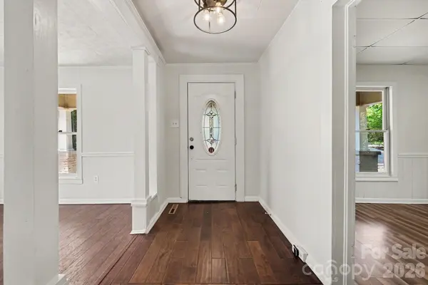 1402 1st Avenue PL NW, Hickory, NC 28601