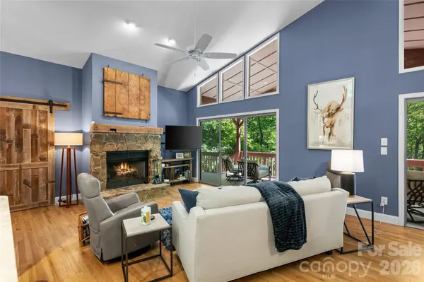 522 Toxaway CT, Lake Toxaway, NC 28747